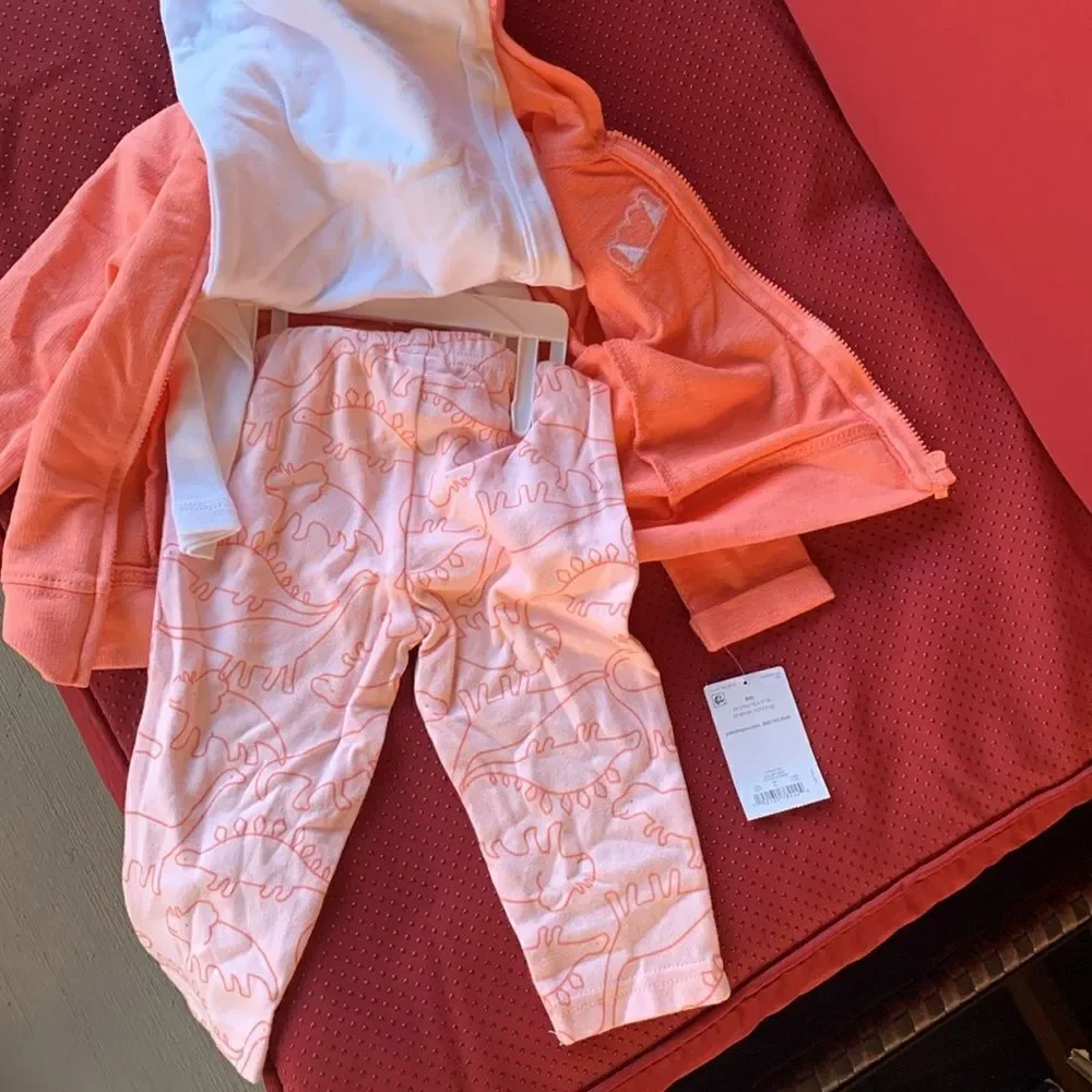 Take 50% OFF- Carters Girls 3pcs Set, Size-6M